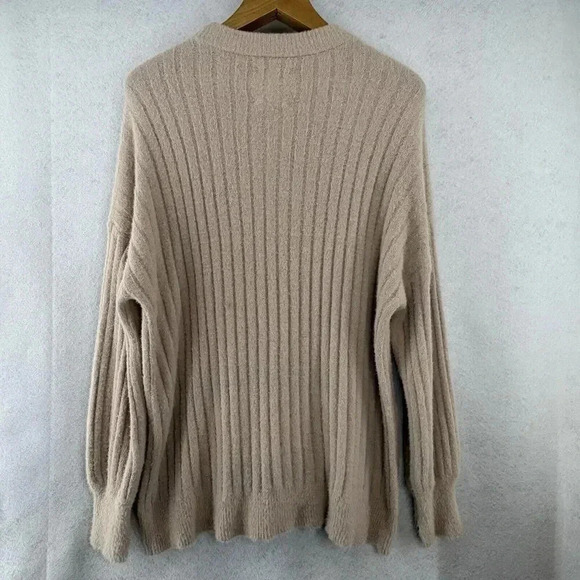 Aerie Small Oversized Soft Fuzzy‎ Knit Crewneck Long Sleeve Buttercream Sweater - Picture 2 of 6